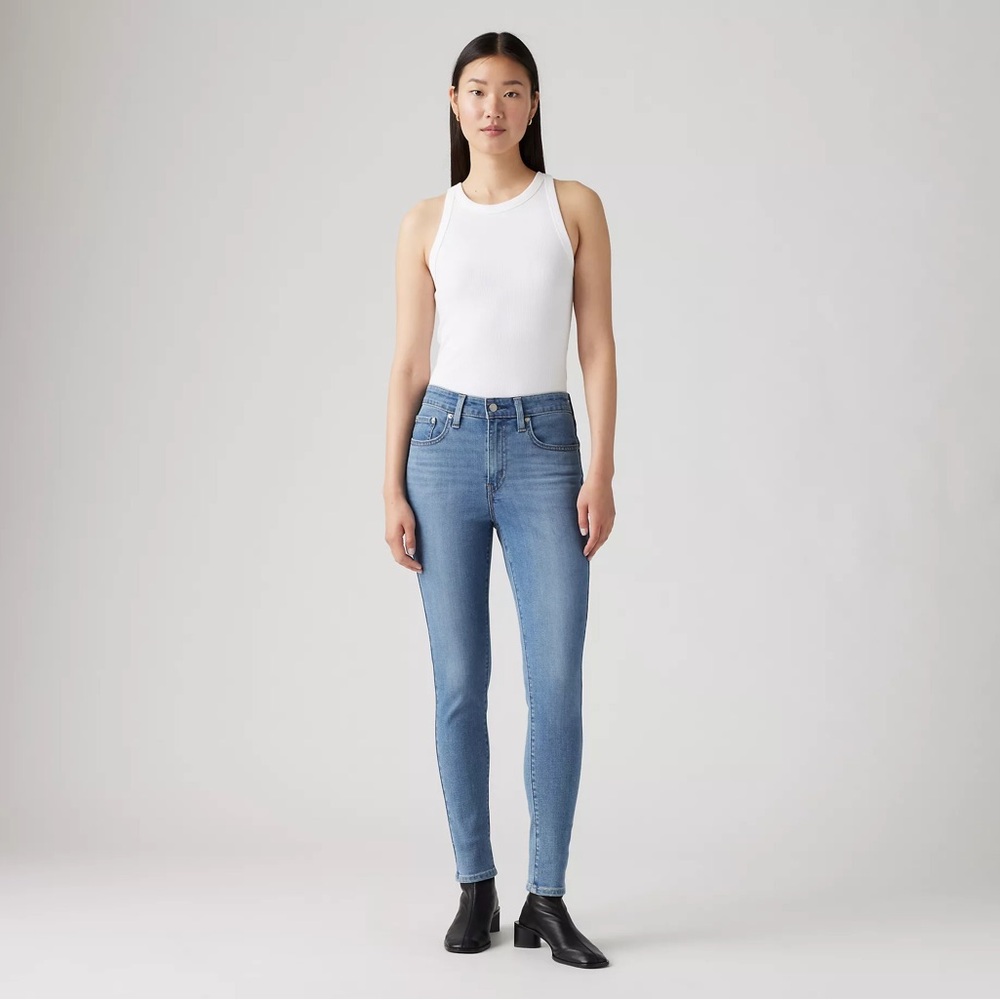 Blue Levi's 721 high rise skinny women's jeans on size 23